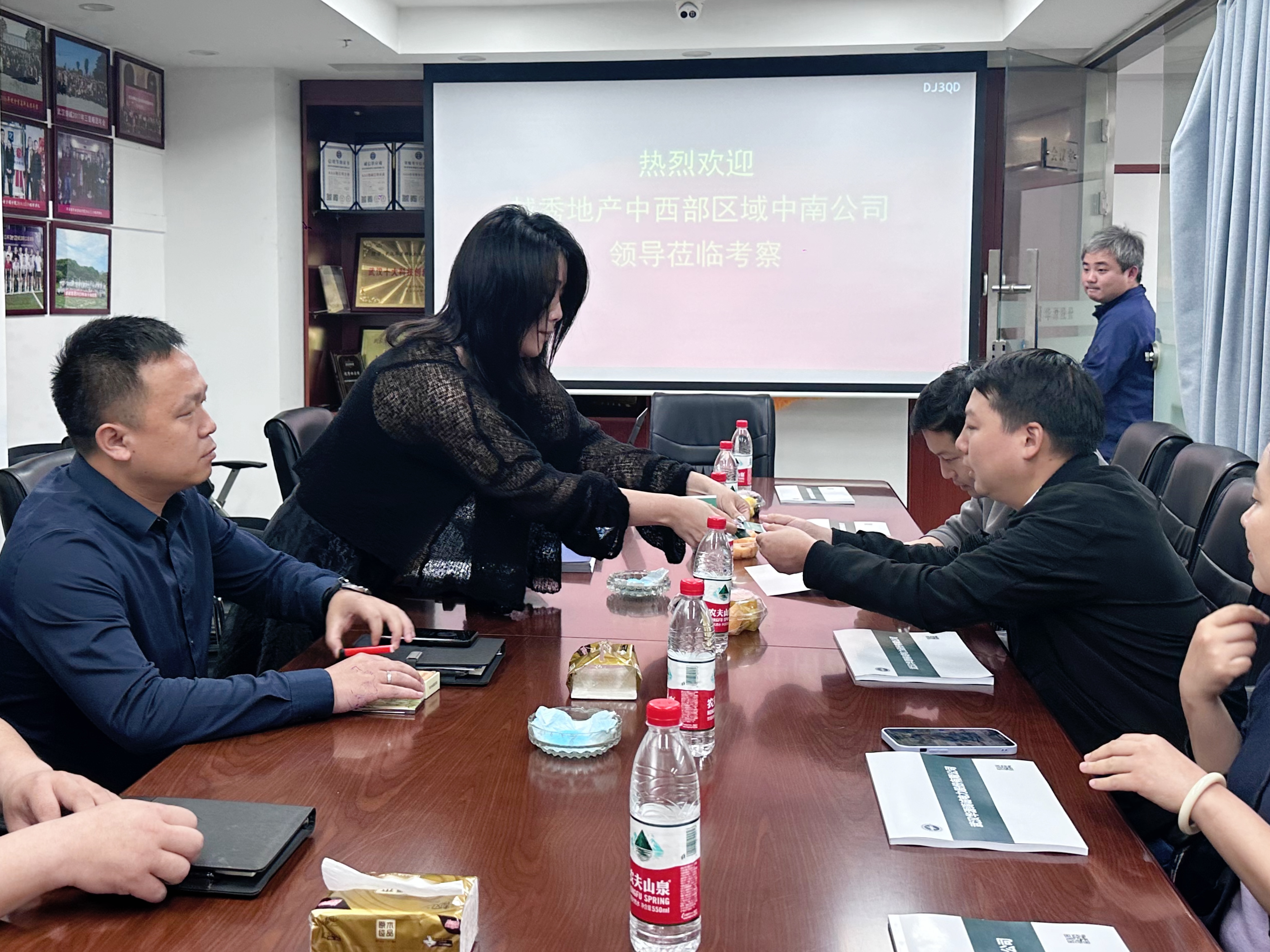 熱烈歡迎！越秀地產(chǎn)中西部地域中南公司各位領(lǐng)導(dǎo)蒞臨我司考察！